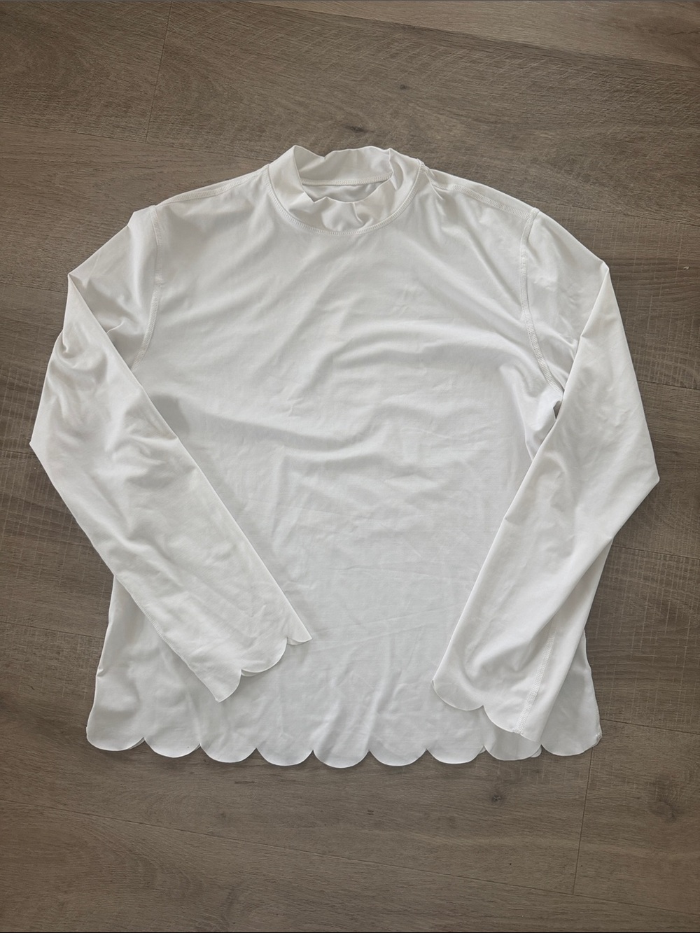 Carve Designs CLEARWATER SUNSHIRT rashguard swim top with Scalloped Edge size XL